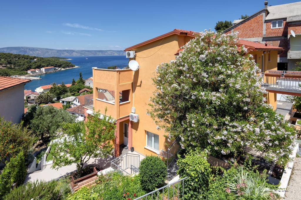 Big Blue Apartment Jelsa  Exterior photo