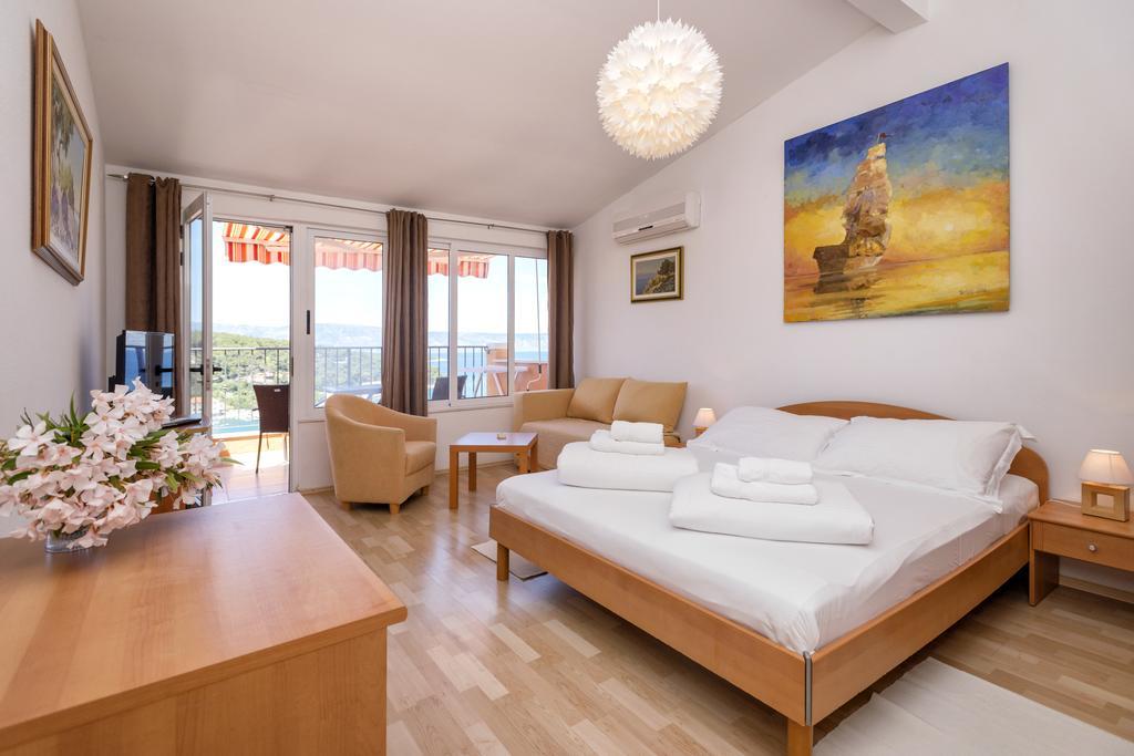 Big Blue Apartment Jelsa  Exterior photo