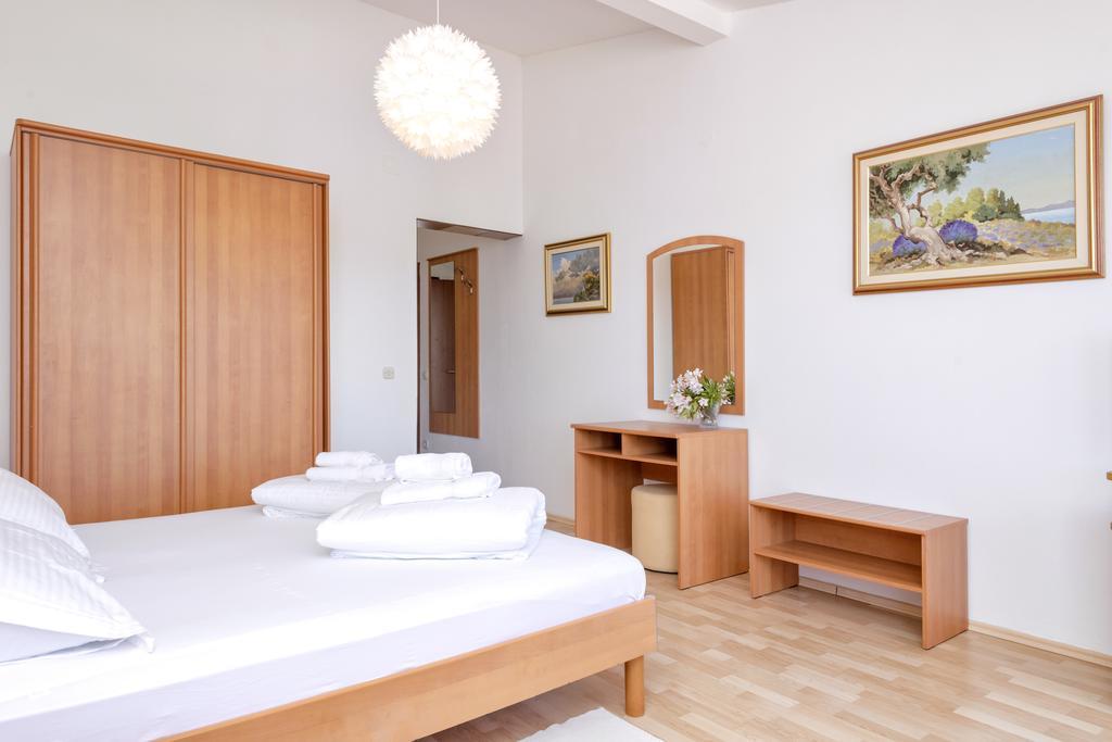 Big Blue Apartment Jelsa  Exterior photo