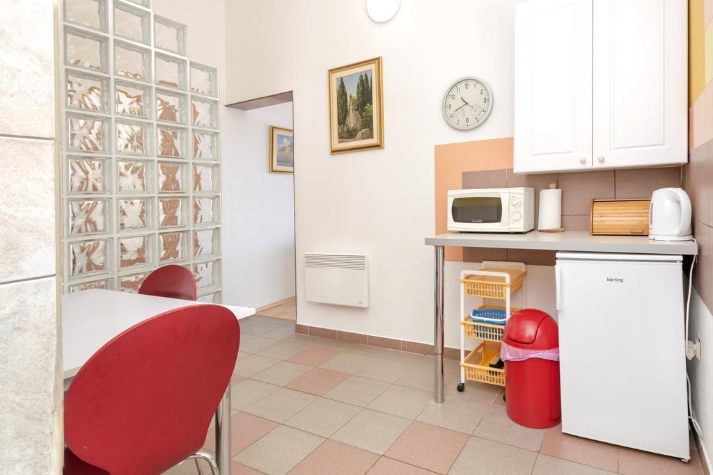 Big Blue Apartment Jelsa  Exterior photo