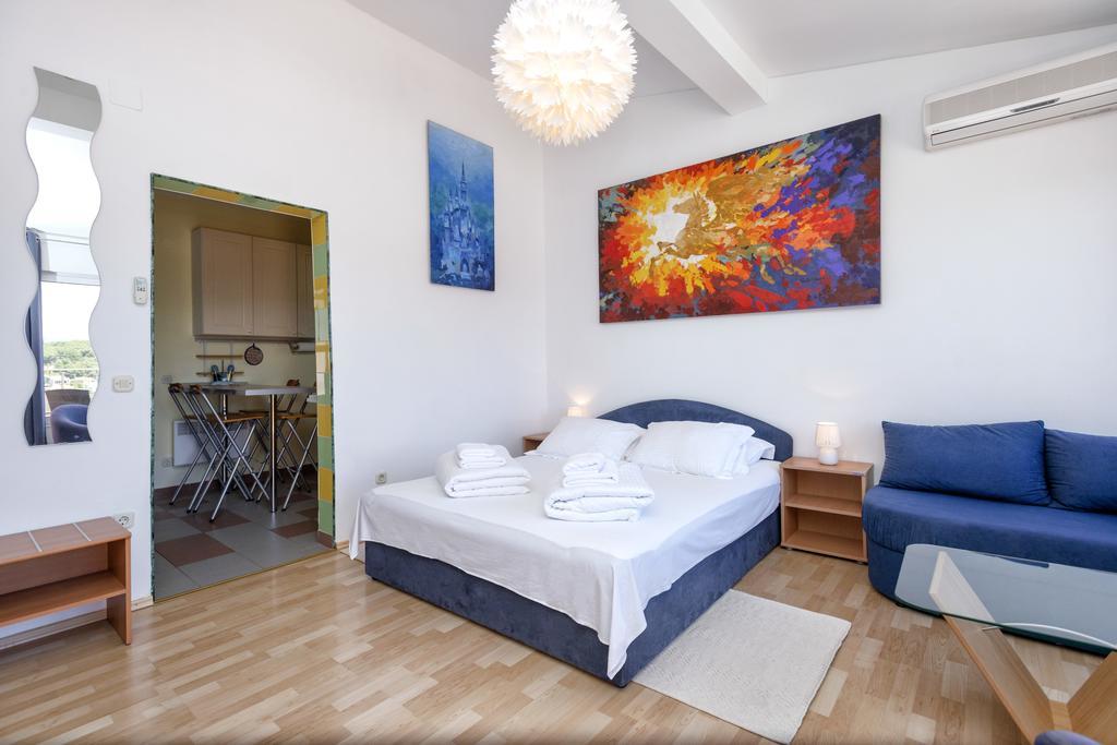 Big Blue Apartment Jelsa  Exterior photo