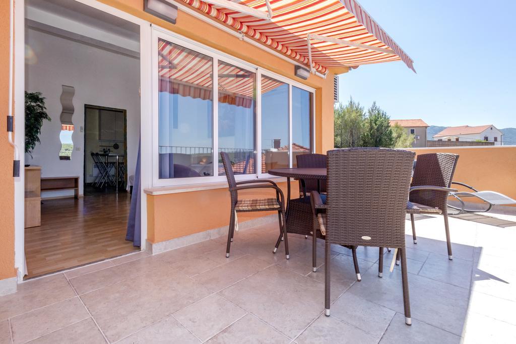 Big Blue Apartment Jelsa  Exterior photo